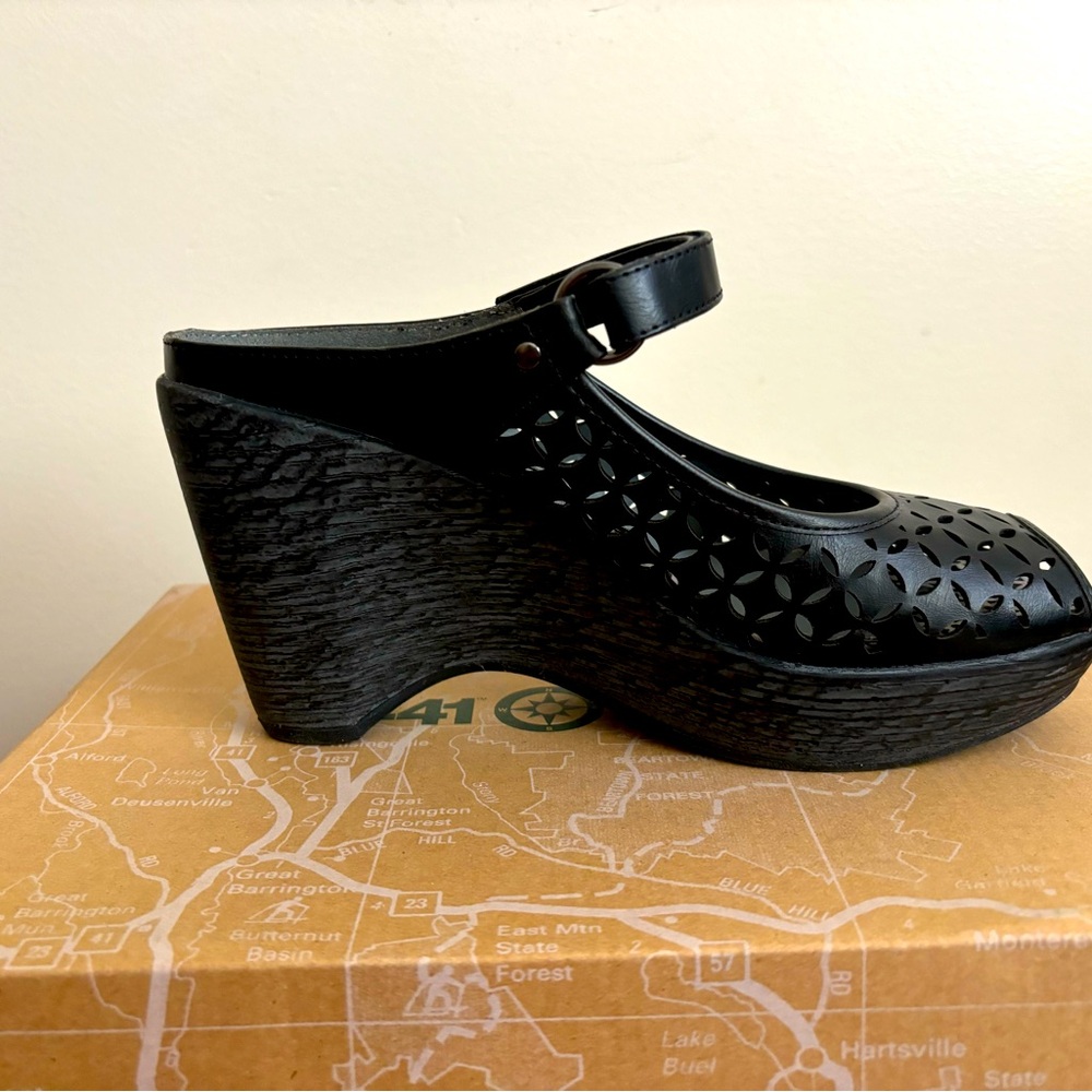Jambu Angelina black wedge sandal size 7..5 NWT